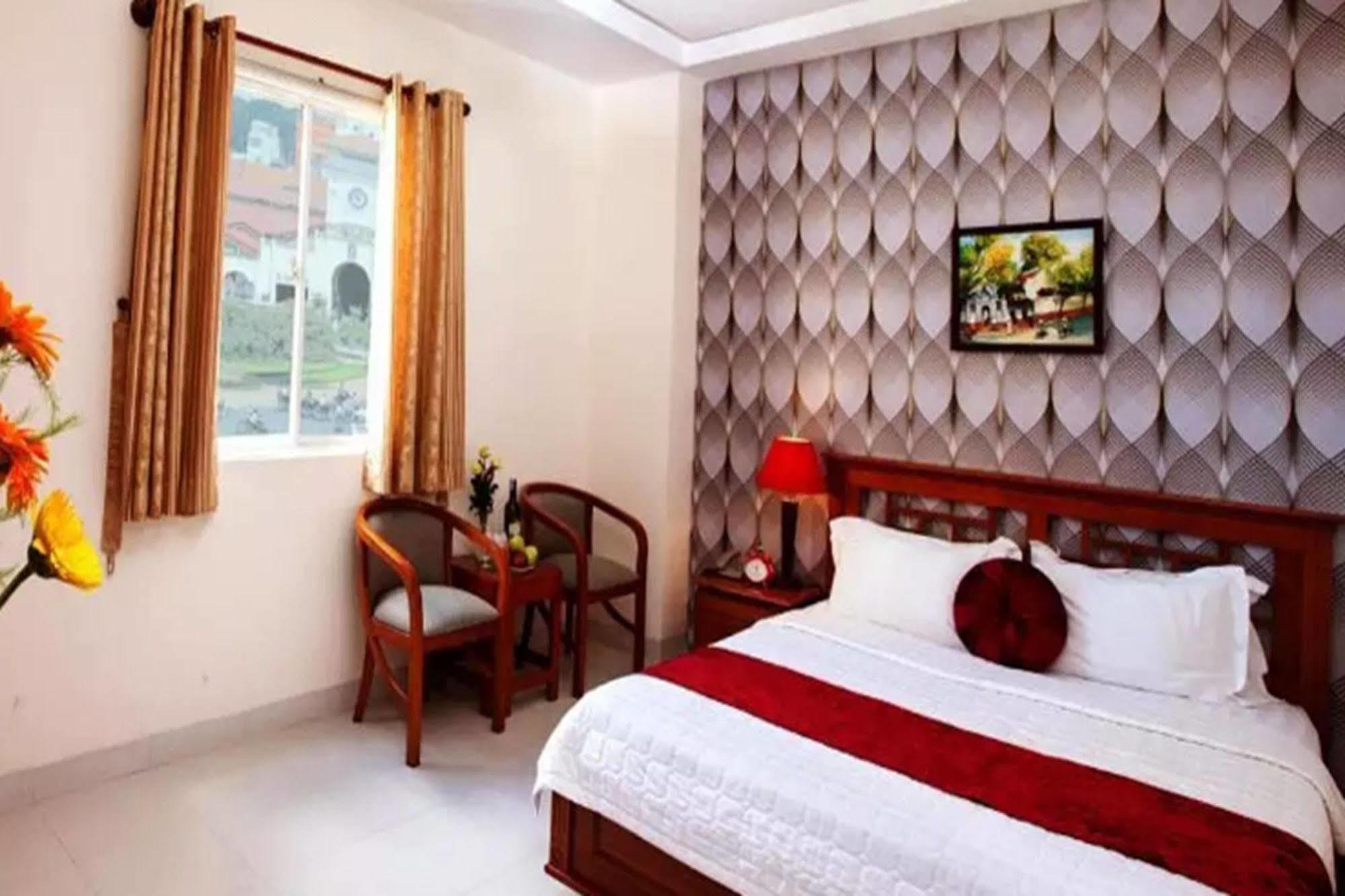 Hồng Hạc 2* TP. Hồ Chí Minh